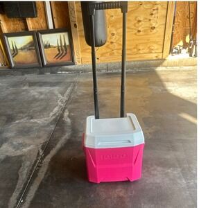 Igloo Profile 16 Qt Roller Cooler Pink White Rolling Ice Chest wit Wheels Handle